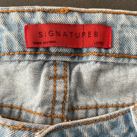 Signature 8 Distressed Jeans - Light Wash - Picture 5 of 5